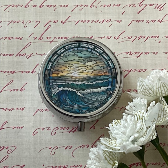 Ocean Pill Box with Mirror, Pill Box 3 sections. Carry your pills with class. - Picture 4 of 6